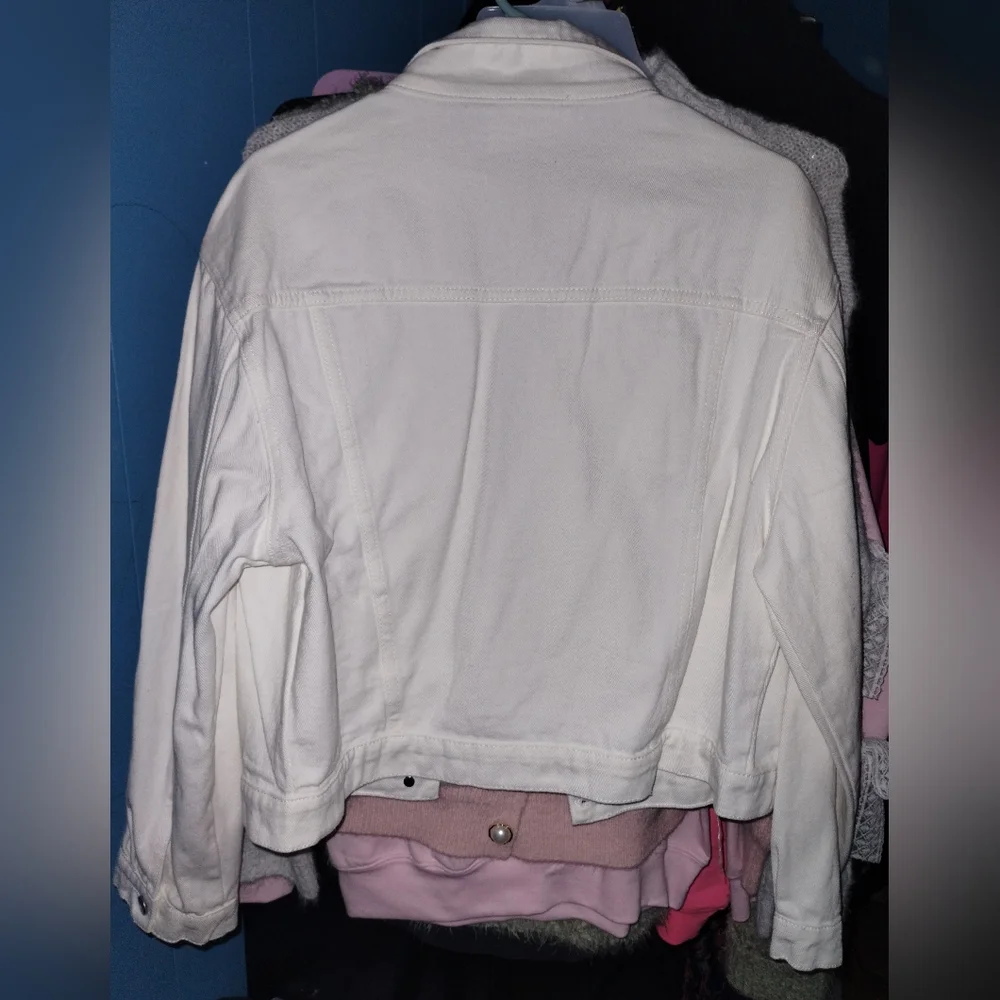 Savannah Jane Pearl Studded White Denim Jacket NWOT - Picture 3 of 4